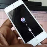 Apple Force restart iPod touch Manual Thumb